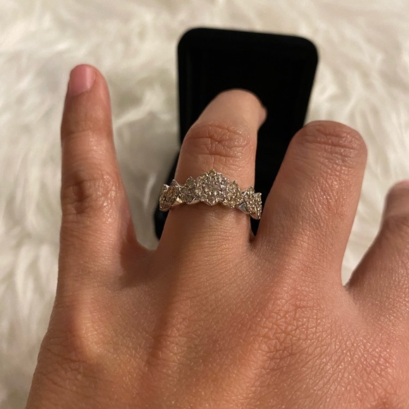 Tiara ring sold - Picture 7 of 14